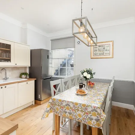 6 Bedroom City Centre Georgian Town House - Abbey & Baths-2 Min Walk Exterior photo