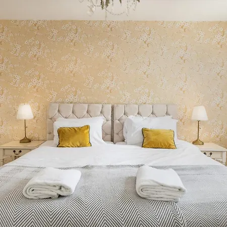 6 Bedroom City Centre Georgian Town House - Abbey & Baths-2 Min Walk Exterior photo
