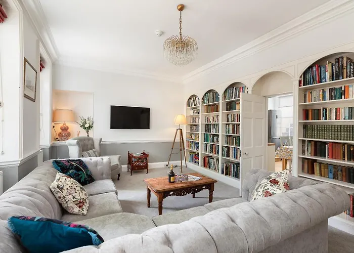 6 Bedroom City Centre Georgian Town House - Abbey & Baths-2 Min Walk