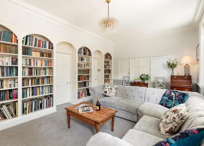 6 Bedroom City Centre Georgian Town House - Abbey & Baths-2 Min Walk