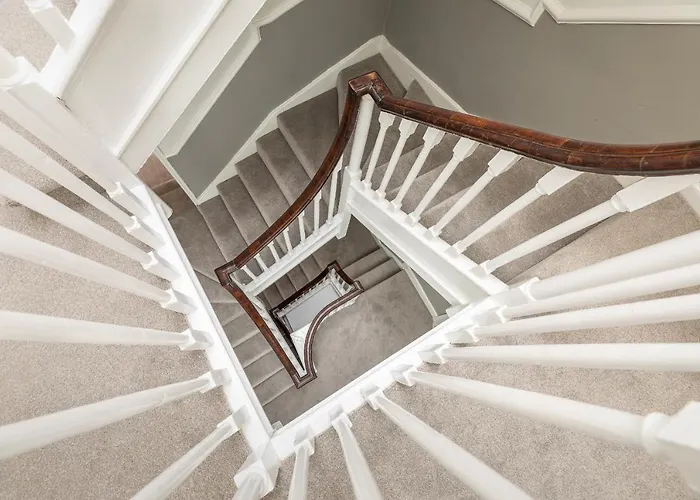 6 Bedroom City Centre Georgian Town House - Abbey & Baths-2 Min Walk